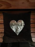 Kussen met zilverkleurig hart, Ophalen of Verzenden, Zo goed als nieuw, Zwart, Vierkant