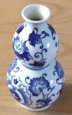 small 6"high blue & white dutch vase  volgnr 33, Huis en Inrichting, Woonaccessoires | Vazen, Minder dan 50 cm, Ophalen of Verzenden