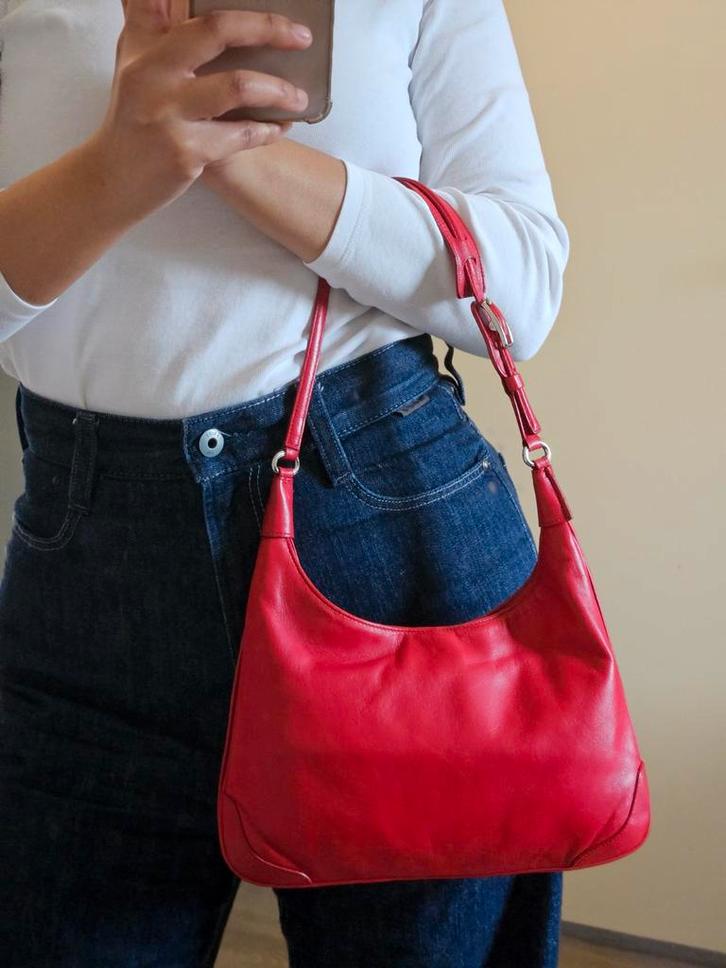 Coach rode leren schoudertas (vintage), Sieraden, Tassen en Uiterlijk, Tassen | Damestassen, Gebruikt, Schoudertasje, Rood, Ophalen of Verzenden