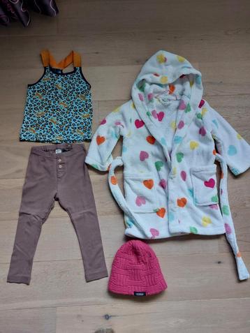 Badjasje (nieuw), SINNER muts, legging+ hemdje Meisje mt 104 beschikbaar voor biedingen