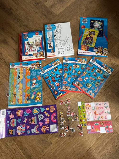 Paw patrol stickervellen waterboek schilderij en meer 1 koop, Kinderen en Baby's, Speelgoed | Actiefiguren, Zo goed als nieuw