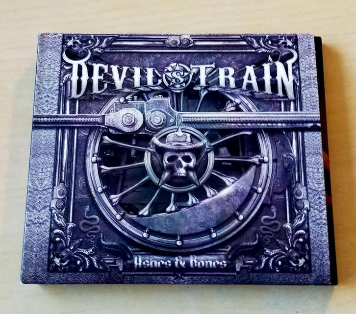 Devil's Train - Ashes & Bones CD 2022, Cd's en Dvd's, Cd's | Hardrock en Metal, Gebruikt, Ophalen of Verzenden