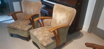 Vintage stoelen.  beschikbaar voor biedingen