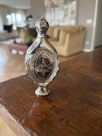 Antieke parfumflesjes, Ophalen