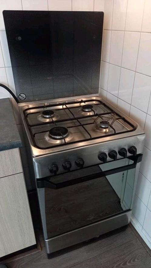 Indesit gasfornuis met hetelucht oven, Witgoed en Apparatuur, Fornuizen, Gebruikt, Vrijstaand, Gas, 4 kookzones, Minder dan 85 cm