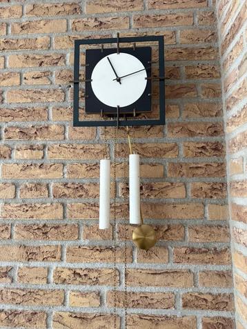 Mechanische ORFAC-designklok met een eigentijdse uitstraling beschikbaar voor biedingen