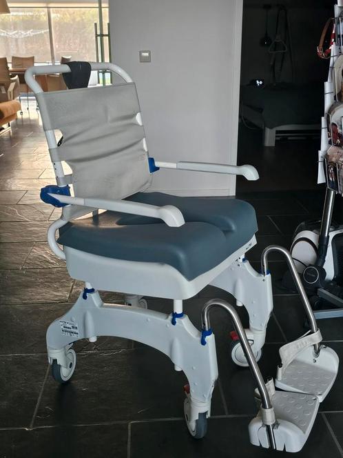 Nog nieuwe Invacare douchetoiletstoel, Diversen, Verpleegmiddelen, Zo goed als nieuw, Ophalen