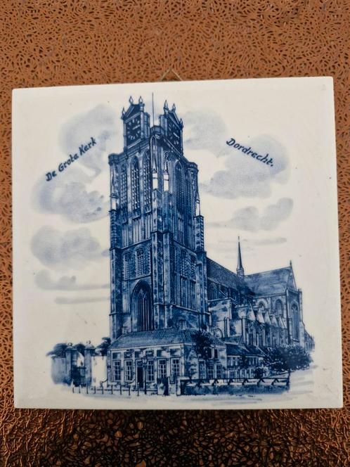 Delfts blauwe tegel - Grote Kerk Dordrecht, Antiek en Kunst, Antiek | Wandborden en Tegels, Ophalen of Verzenden