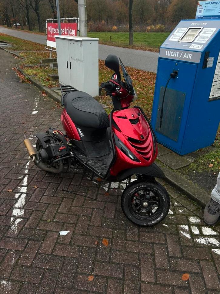 Zip 3 wieler MHR getuned rijbewijsvrij, Fietsen en Brommers, Scooters | Piaggio, Zo goed als nieuw, Zip, Maximaal 45 km/u, Benzine