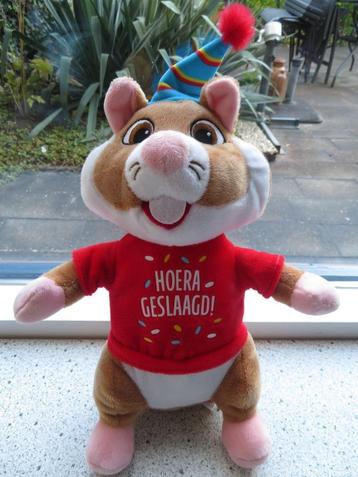 Hamster AH Albert Heijn in rood shirt GESLAAGD + feestmuts beschikbaar voor biedingen