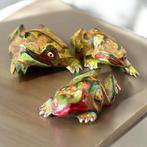 3 Houten Kikkers Handgesneden en Geschilderd  uit Mexico, Verzamelen, Beelden en Beeldjes, Ophalen of Verzenden, Zo goed als nieuw