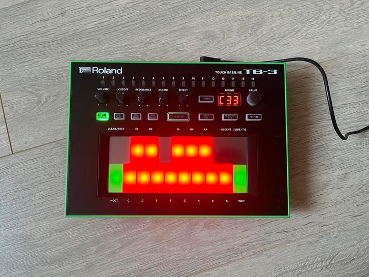 Roland TB-3 Touch Bassline bas synthesizer, Muziek en Instrumenten, Synthesizers, Gebruikt, Overige aantallen, Roland, Met midi-aansluiting