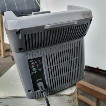 12 volt mini koelkast voor in de auto beschikbaar voor biedingen