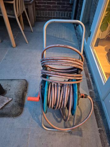 Gardena slangwagen / haspel met 2 tuinslangen  beschikbaar voor biedingen