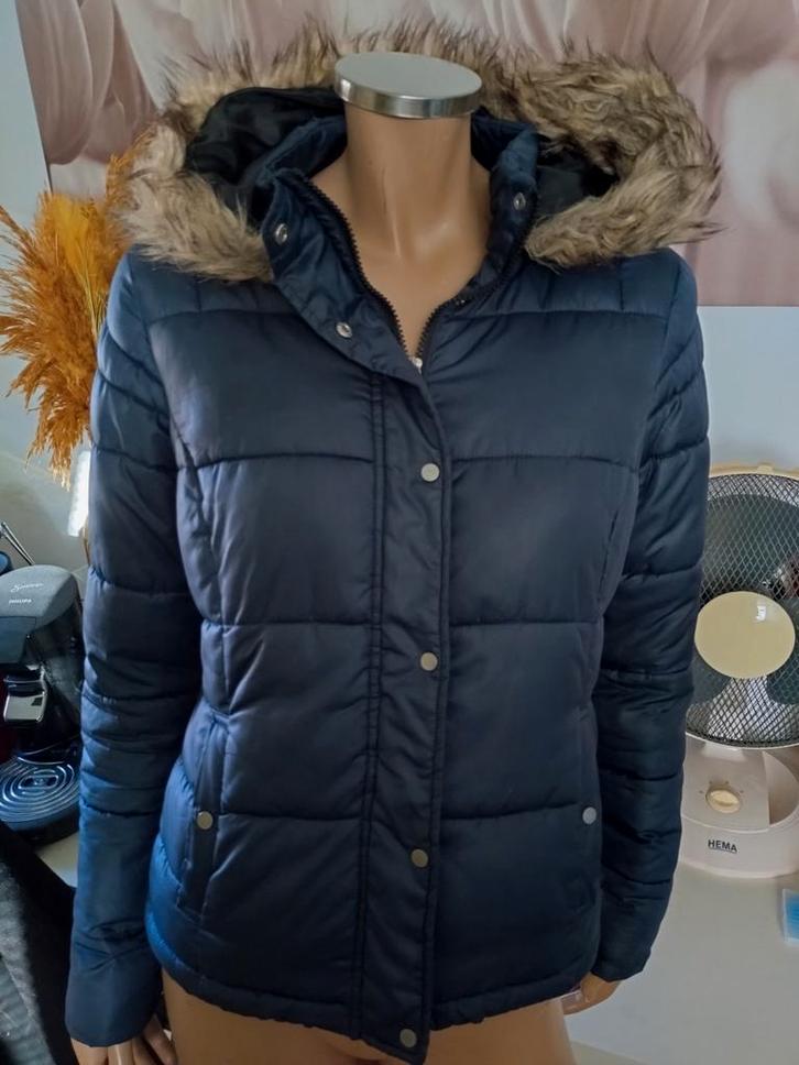 Mooie donkerblauwe gevoerde winterjas van Clockhouse mt 38, Kleding | Dames, Jassen | Winter, Zo goed als nieuw, Maat 38/40 (M)