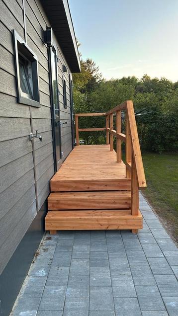 Robuuste chalet opstap of veranda beschikbaar voor biedingen