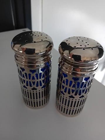 Pewter? Peper en zout strooier  beschikbaar voor biedingen