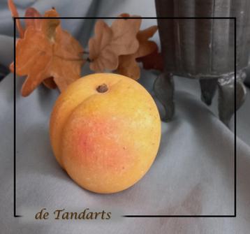 ANTIEKE  ITALIAANS ALBASTEN PERZIK, 6 cm beschikbaar voor biedingen