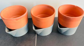 3 keer zelfwaterende terracotta bloempot / kruidenpot beschikbaar voor biedingen