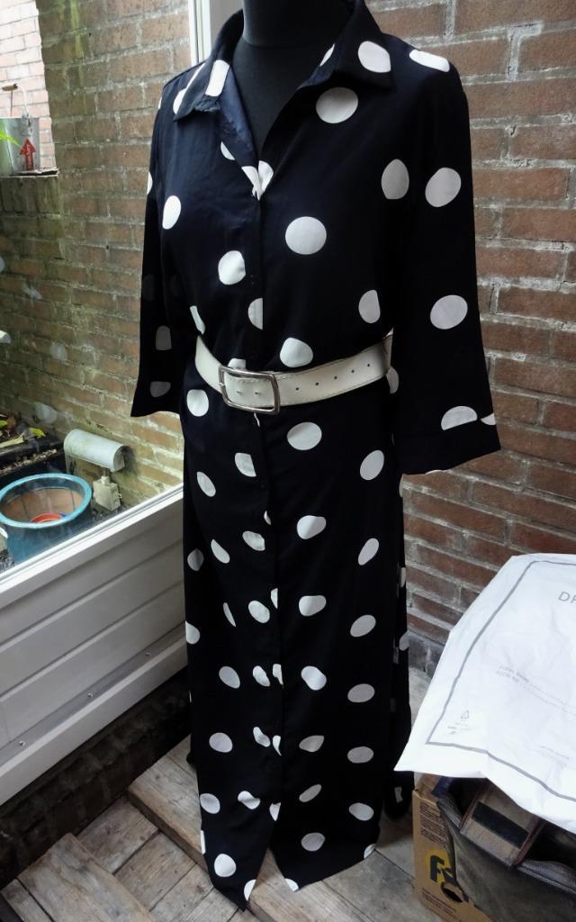 Lange zwart met grote witte dots doorknoop jurk  maat XL, Kleding | Dames, Jurken, Gedragen, Maat 46/48 (XL) of groter, Zwart