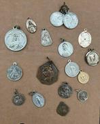 Religieuze hangertjes.. broches enz . 58 stuks in 1 koop, Verzamelen, Religie, Ophalen of Verzenden, Zo goed als nieuw