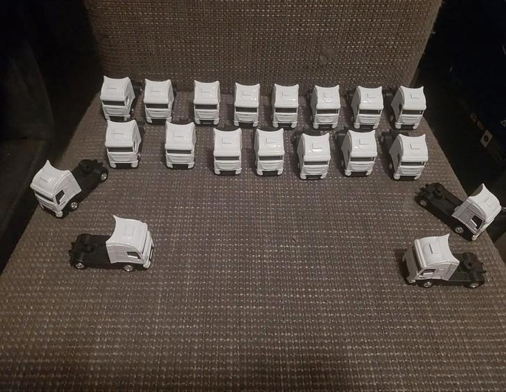 Grote Collectie Promotie Vrachtwagens & Trailers - 41 Stuks!, Hobby en Vrije tijd, Modelauto's | 1:18, Zo goed als nieuw, Auto