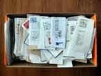 Schoenendoos vol met honderden uitgeknipte zegels (gratis), Postzegels en Munten, Ophalen of Verzenden, Overige landen, Gestempeld