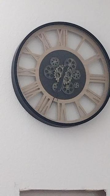 ZGAN DECO INDUSTRIËLE LOOK WANDKLOK MET TANDWIELEN 57 cm     beschikbaar voor biedingen