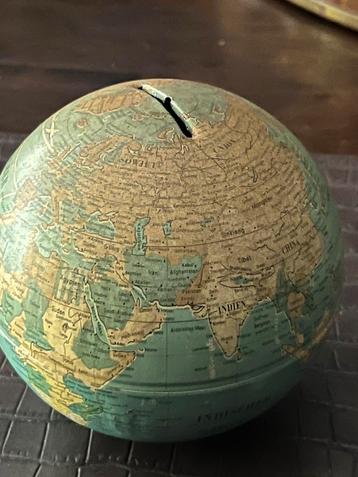 Antieke blikken wereldbolletje,spaarpot. beschikbaar voor biedingen