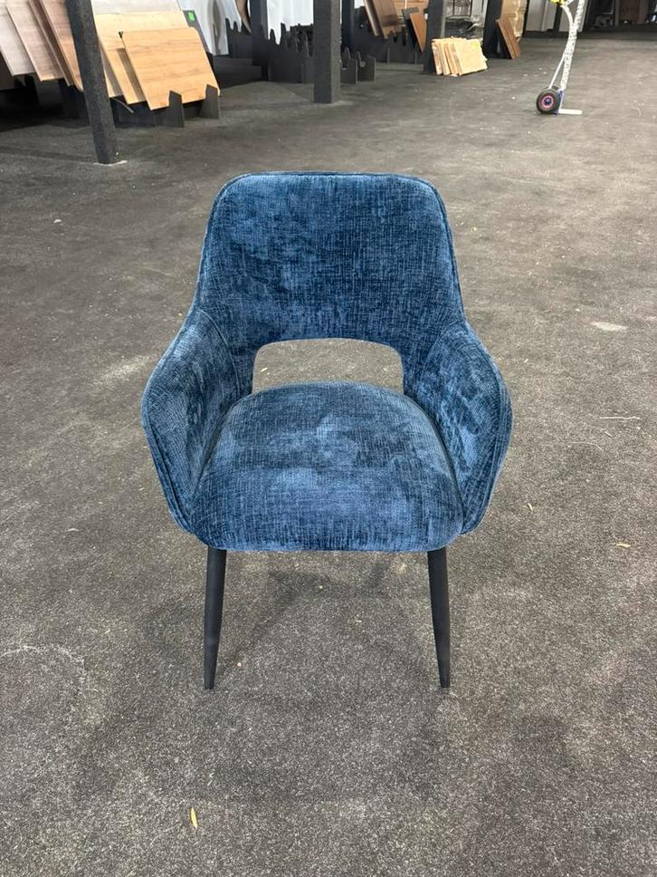 1x blauwe stoel – moderne velvet look, Huis en Inrichting, Stoelen, Gebruikt, Eén, Blauw, Ophalen