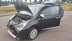 Toyota Aygo 1.0 Vvt-i 72pk 5D 2021 Zwart /APK tot 07-2027!, Voorwielaandrijving, Stof, 4 stoelen, Zwart