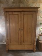 Oude geloogd grenen kast met gebruikerssporen, Ophalen