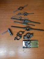 Grote hoeveelheid tappen, frezen, snijplaaten  wringijzers, Ophalen of Verzenden, Zo goed als nieuw
