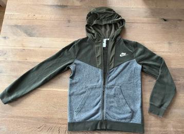 Nike vest. Groen, grijs. Maat 147-158 beschikbaar voor biedingen