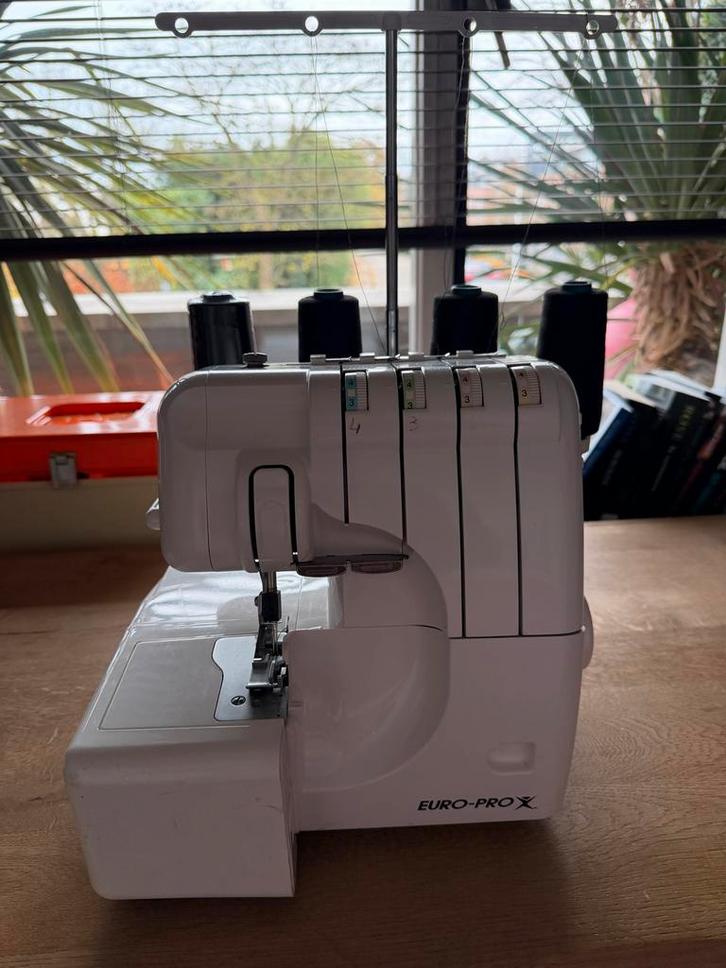 Euro Pro Lockmachine - Goed Onderhouden, Hobby en Vrije tijd, Naaimachines en Toebehoren, Gebruikt, Lockmachine, Overige merken