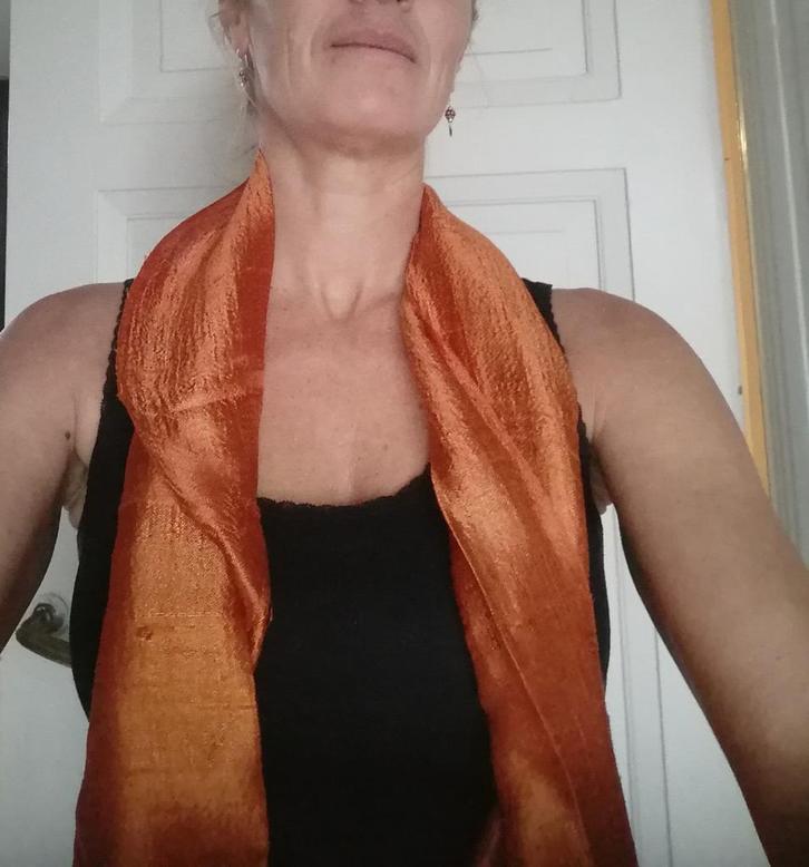 Nieuwe 100% zijden sjaal oranjebruin 165x33 cm, Kleding | Dames, Mutsen, Sjaals en Handschoenen, Nieuw, Sjaal, Maat 46/48 (XL) of groter