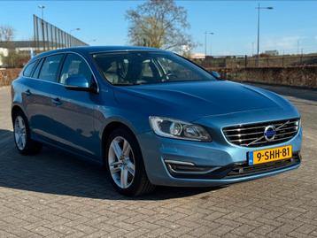 Prachtige Volvo V60 summum D6 215pk Plugin Hybrid 2014 Blauw beschikbaar voor biedingen