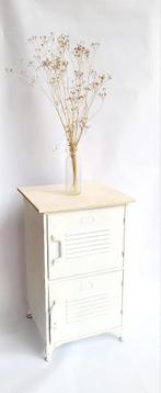 2x Stoer nachtkastje/bijzettafeltje, Huis en Inrichting, Slaapkamer | Nachtkastjes, Ophalen, Minder dan 45 cm, Metaal of Aluminium