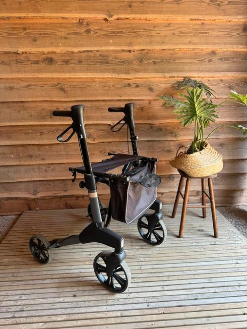 Rollator (opvouwbaar/licht gewicht/model 2021), Diversen, Rollators, Gebruikt, Lichtgewicht, Opvouwbaar, Ophalen