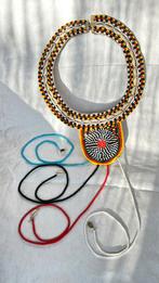 Afrikaanse kralen met schelpen ketting op leer, Ophalen of Verzenden