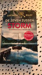 Lucinda Riley - Storm, Boeken, Literatuur, Lucinda Riley, Zo goed als nieuw, Nederland, Verzenden