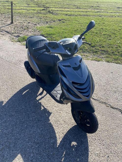 Piaggio zip 4 takt 50 cc, Fietsen en Brommers, Scooters | Piaggio, Gebruikt, Zip, Maximaal 25 km/u, Benzine, Ophalen