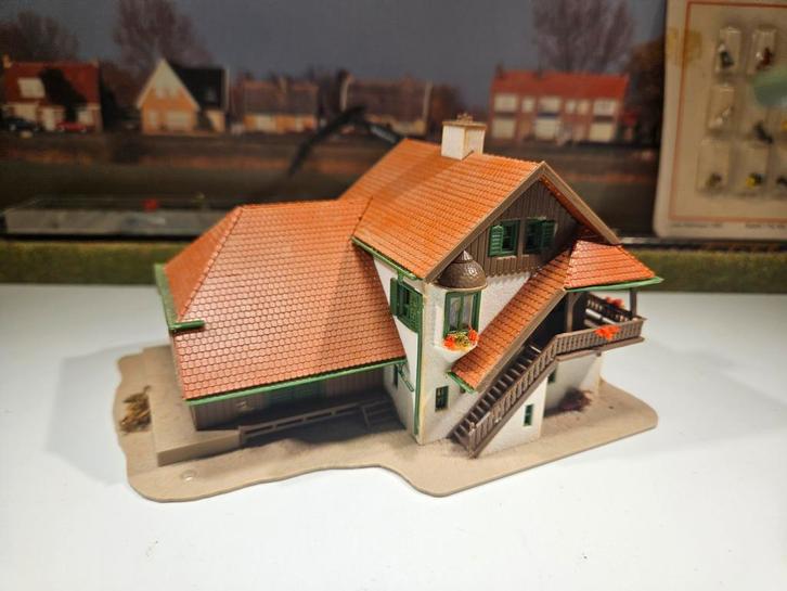 Mooi bergstation bahnhof N spoor trein 1:160, Hobby en Vrije tijd, Modeltreinen | N-Spoor, Gebruikt, Brug, Tunnel of Gebouw, Gelijkstroom of Wisselstroom