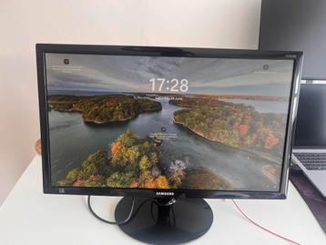 Samsung 24” monitor met oplader en HDMI kabel beschikbaar voor biedingen