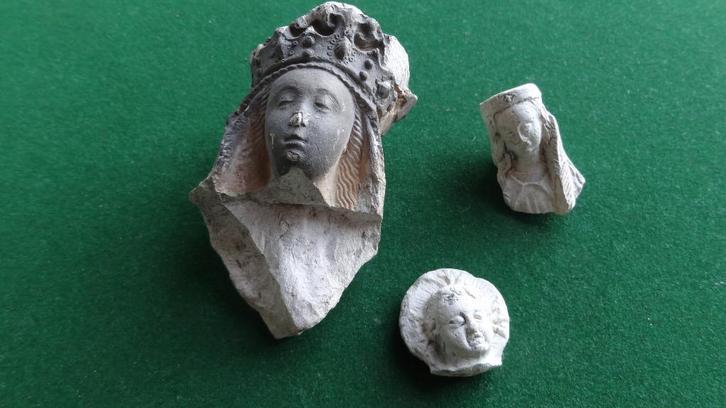 Bodemvondst  Fragmenten Pijpaarde Maria beeldjes, Antiek en Kunst, Antiek | Religie, Ophalen of Verzenden
