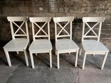 4 witte houten ikea stoelen beschikbaar voor biedingen