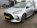 Toyota Yaris 1.5 Hybrid Executive stuur en stoelverwarm. hal, Auto's, Toyota, 450 kg, Zwart, LED verlichting, 23 km/l