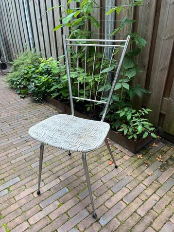 Retro stoeltje beschikbaar voor biedingen