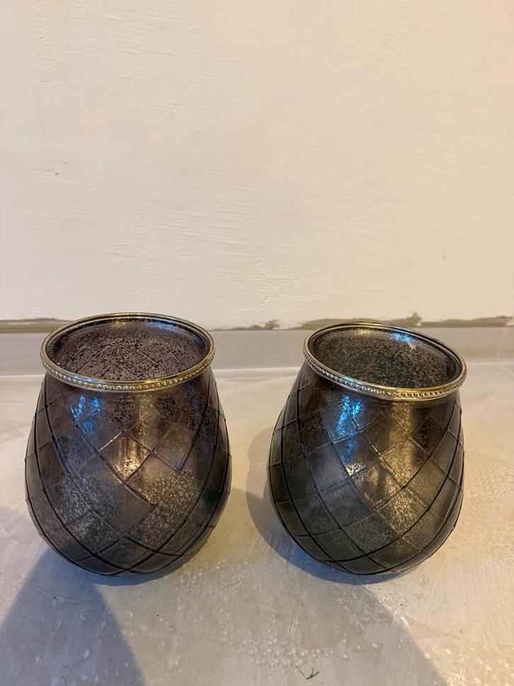 Mooie decoratieve vaas, Huis en Inrichting, Woonaccessoires | Vazen, Zo goed als nieuw, Zwart, Minder dan 50 cm, Glas, Ophalen of Verzenden