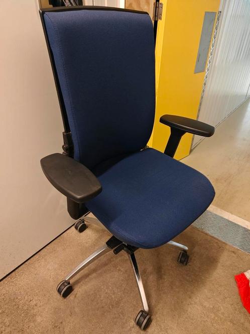 (Moet z.s.m. weg!) Blauwe bureaustoel volledig verstelbaar, Huis en Inrichting, Bureaustoelen, Gebruikt, Bureaustoel, Blauw, Ergonomisch